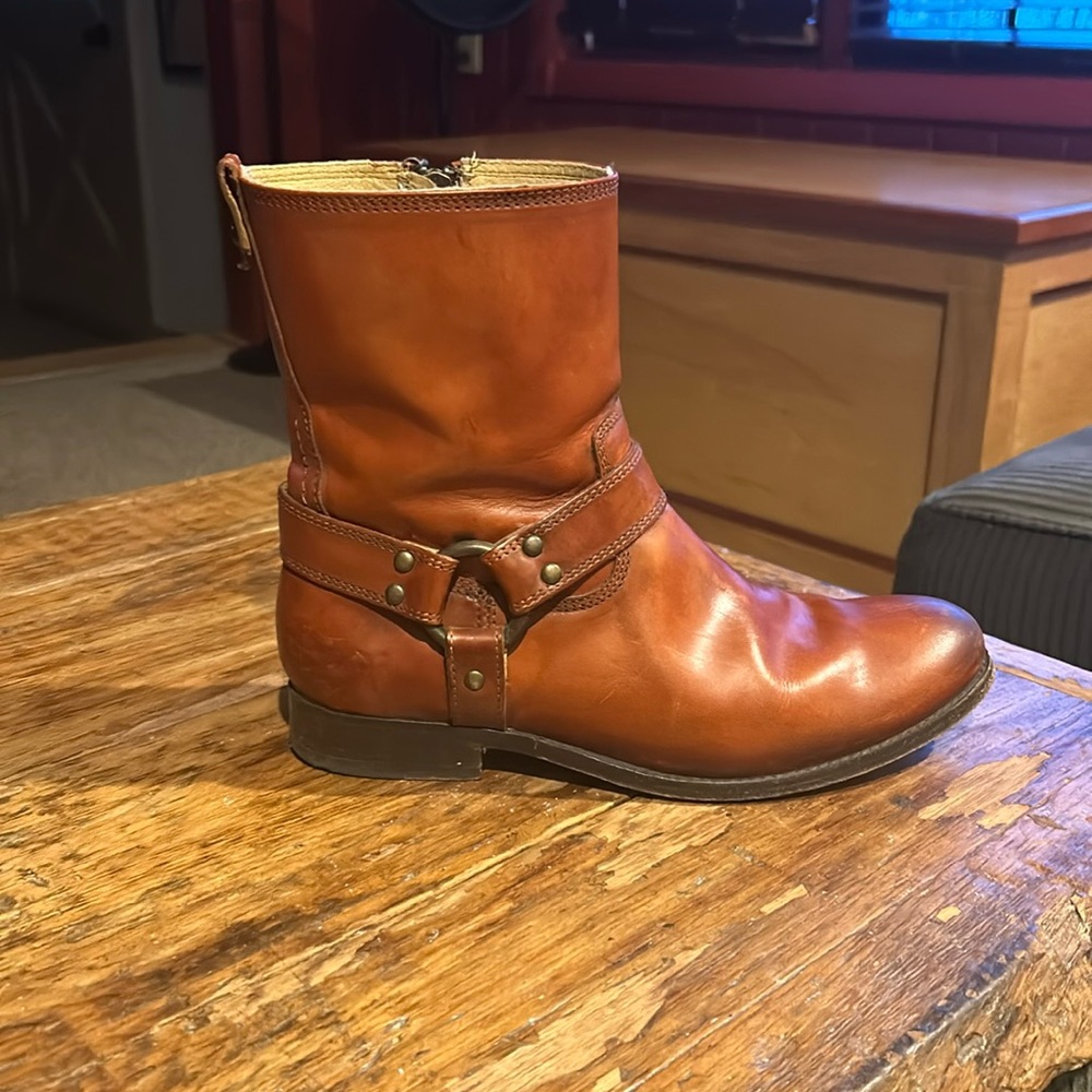 Frye mid length boot. Size 8